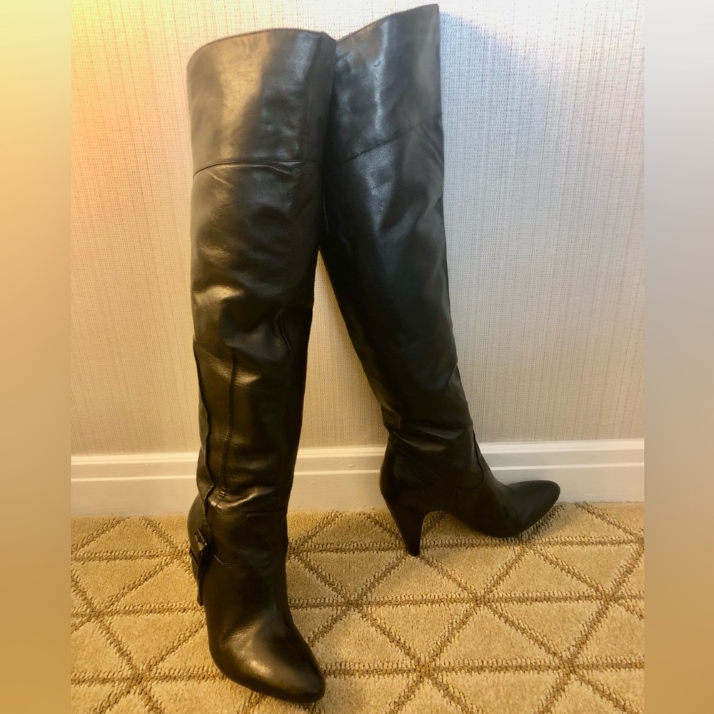 HOT! Guess Leather boots